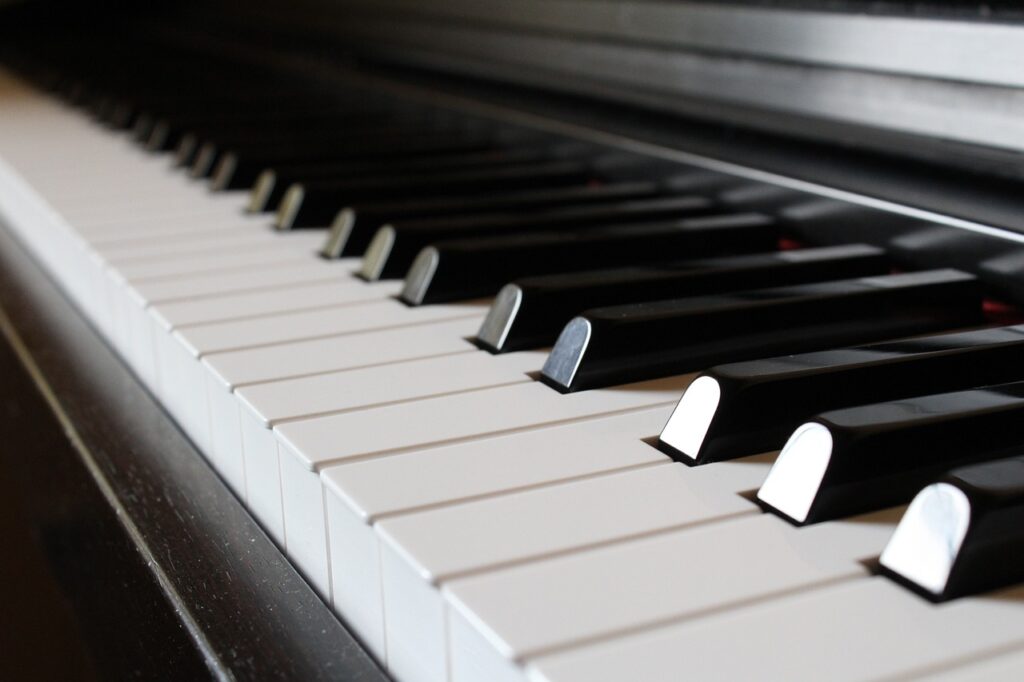 piano, ivory, ebony-3196616.jpg